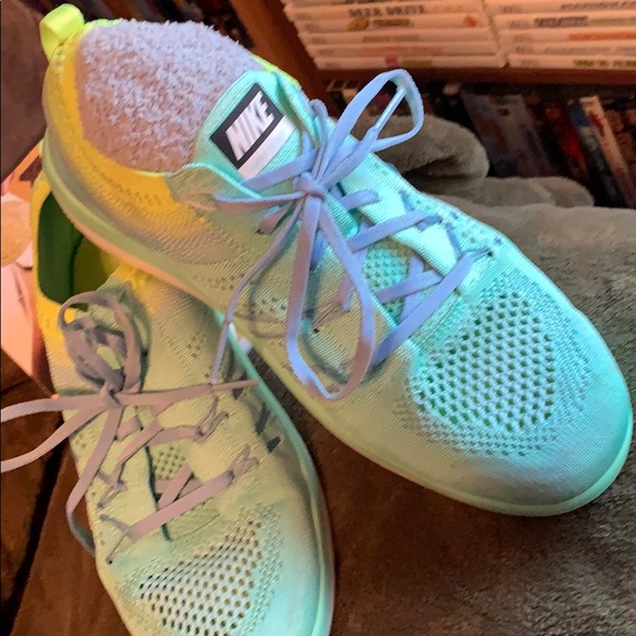 Nike Shoes - Very clean Nike women’s Training Shoe